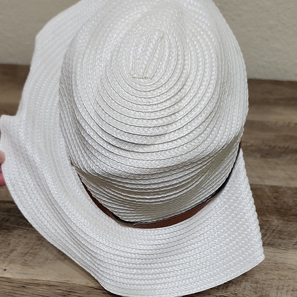 JustFab White Floppy Sun Hat with Wide Brim - Picture 6 of 8